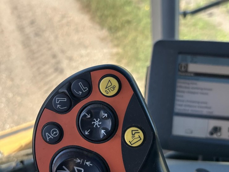 2012-claas-lexion-750tt-image-35