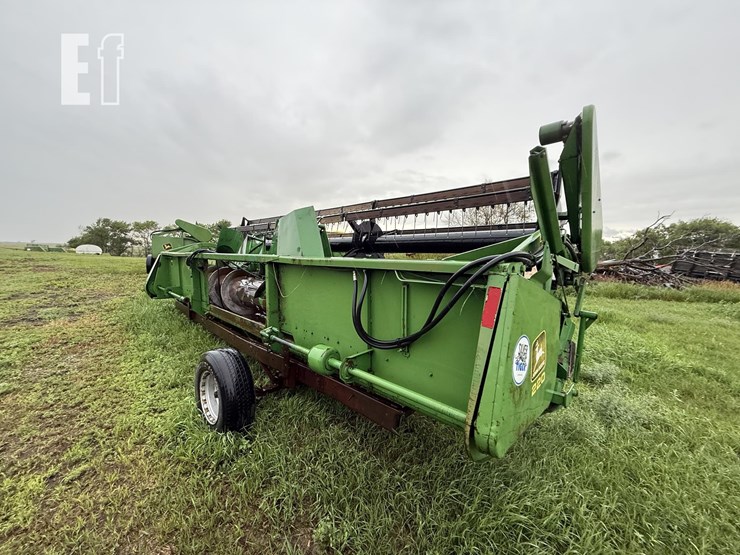john-deere-220-image-1