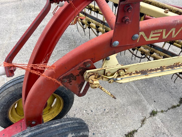 new-holland-258-image-6