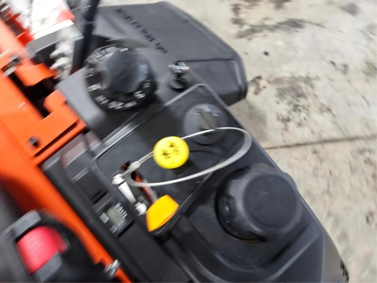 #384-•-kubota-z122rkw-zero-turn-mower-image-19