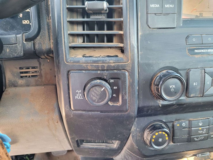 2017-ford-f150-image-13