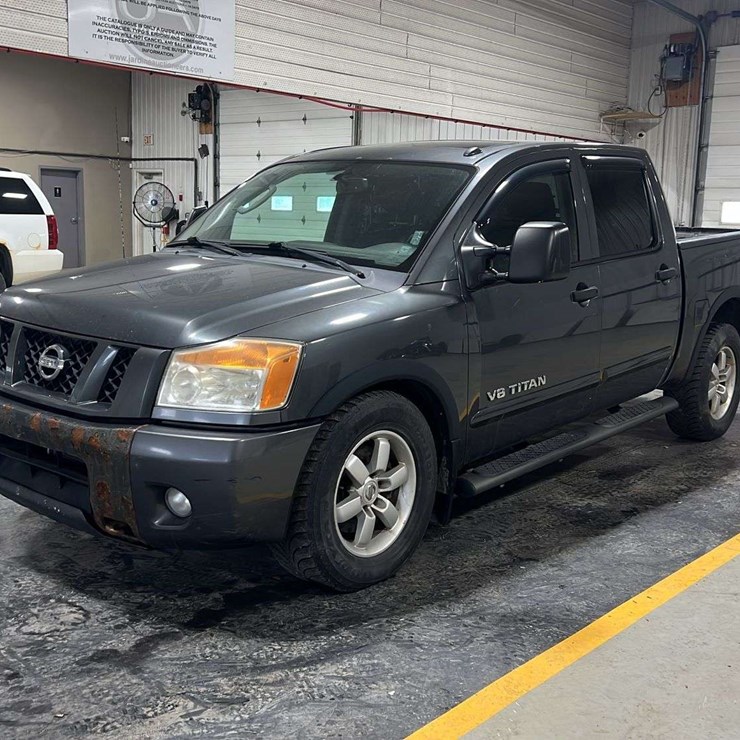 2011 NISSAN TITAN