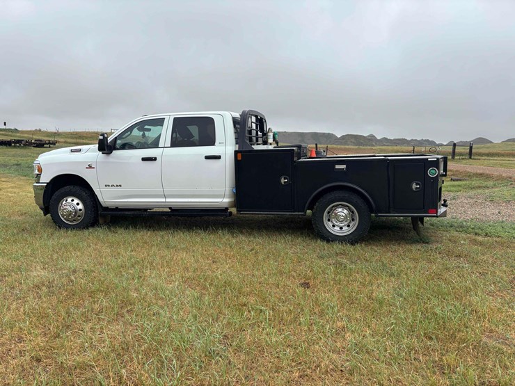 2023-ram-3500-pickup-image-10