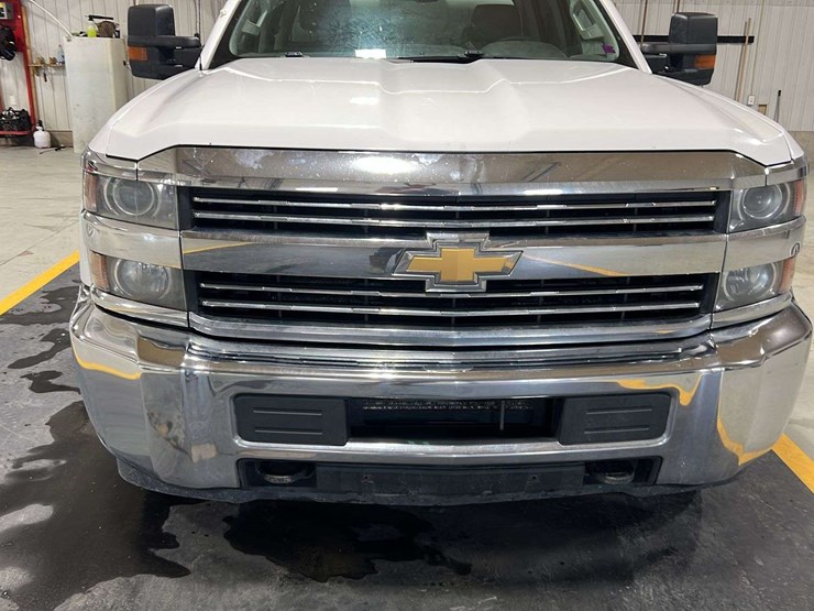 2018-chevrolet-silverado-2500hd-image-36