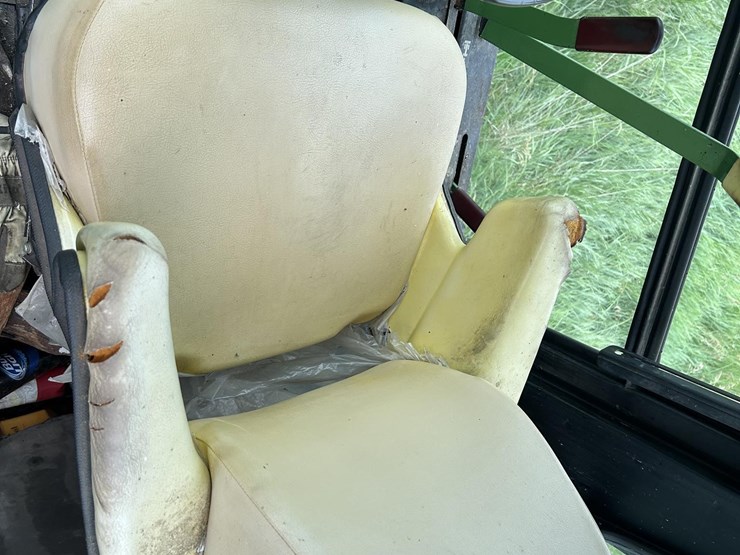 john-deere-2320-image-14