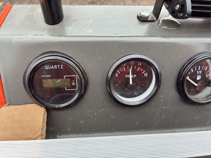 mini-skid-2024-hrc600-skid-steer-image-11