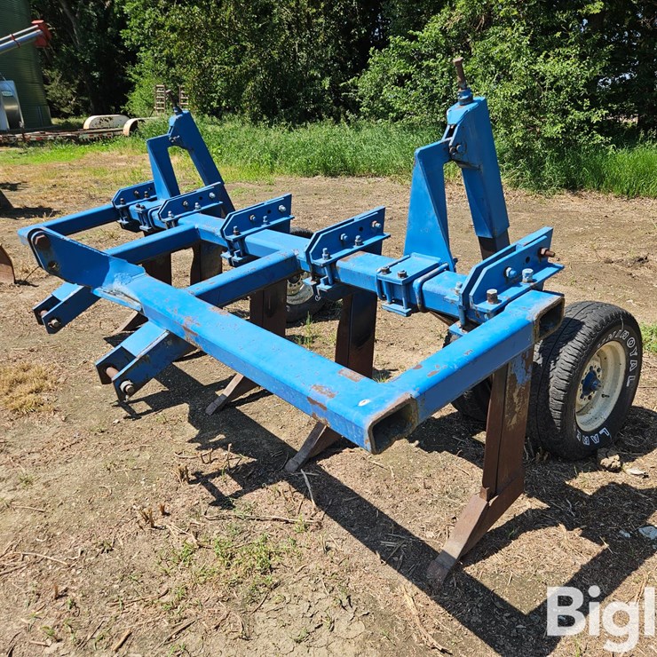 5-Shank 3-PT Ripper W/Adjustable Gauge Wheels