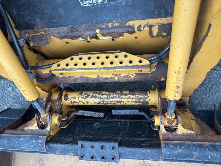 2001-john-deere-250-image-16