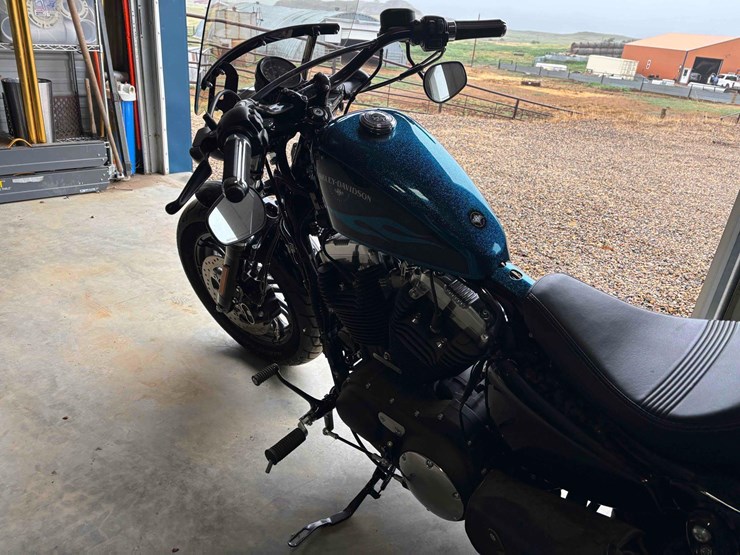 2017-harley-davidson-x11200-motorcycle-image-1
