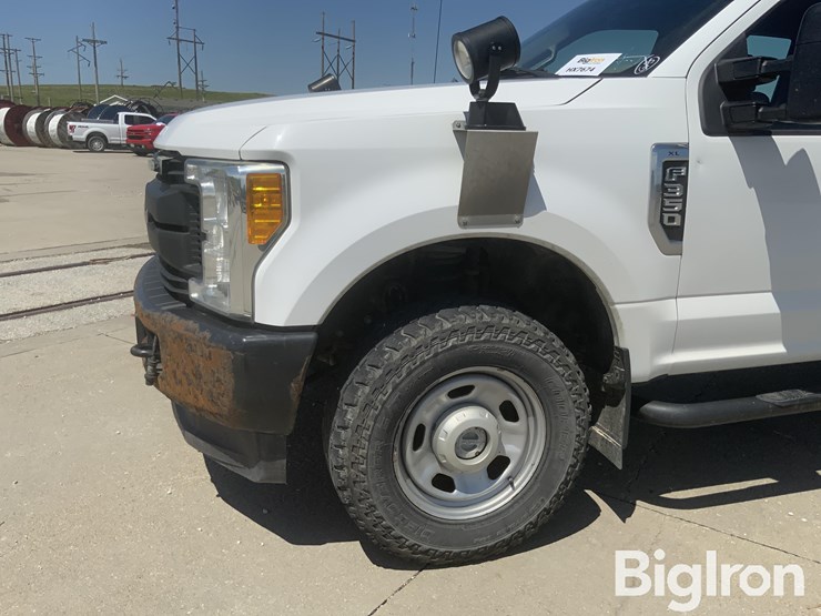 2017-ford-f350-xl-image-13