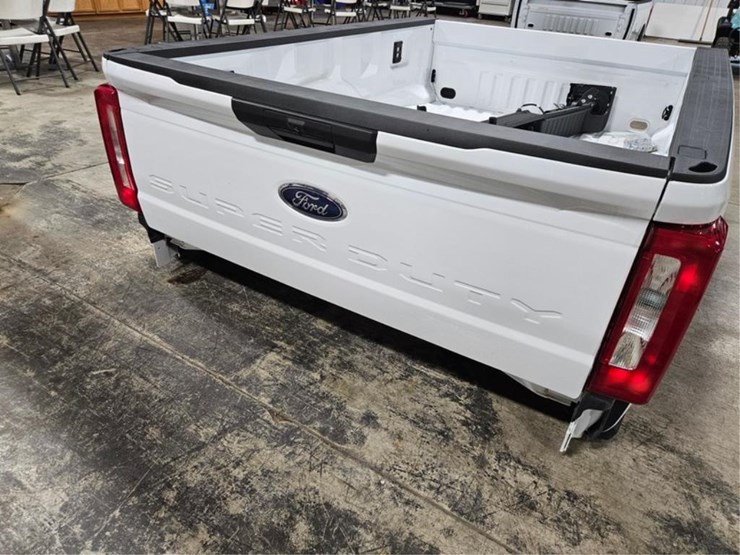 #422-•-2024-ford-8'-pick-up-truck-box-image-13