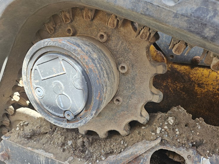 2019-new-holland-c227-image-12