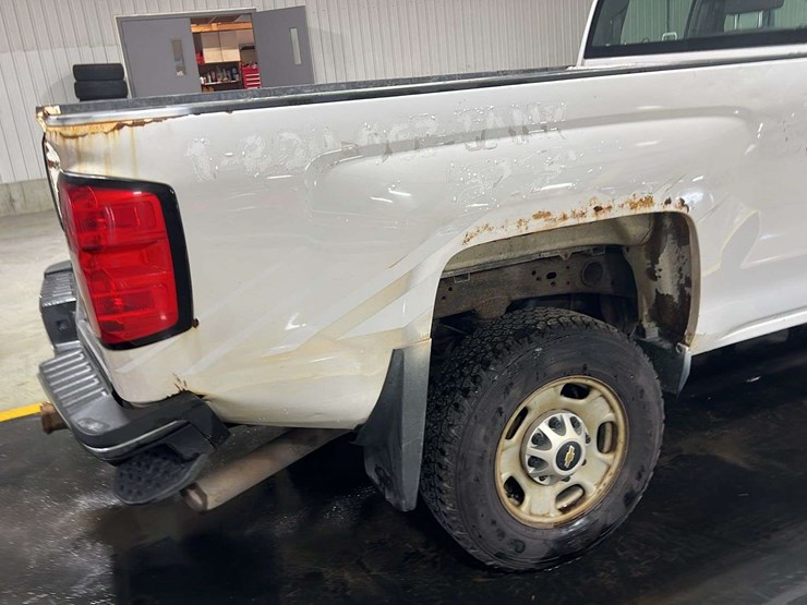 2016-chevrolet-silverado-2500hd-image-35