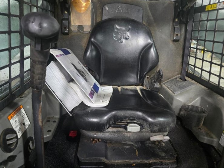 2013-bobcat-s750-image-31