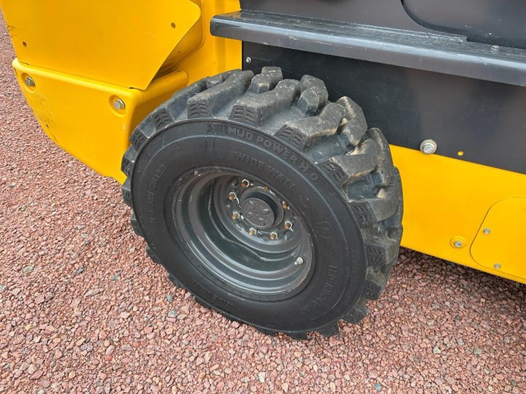2022-new-holland-l328-image-16
