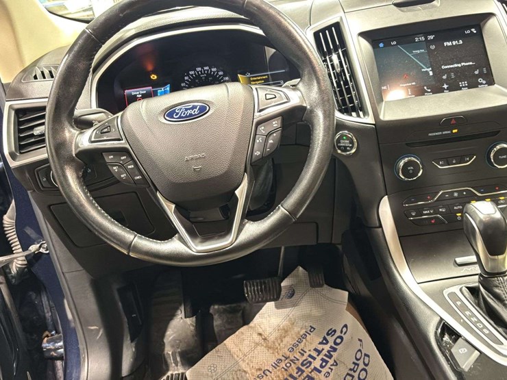 2017-ford-edge-image-23