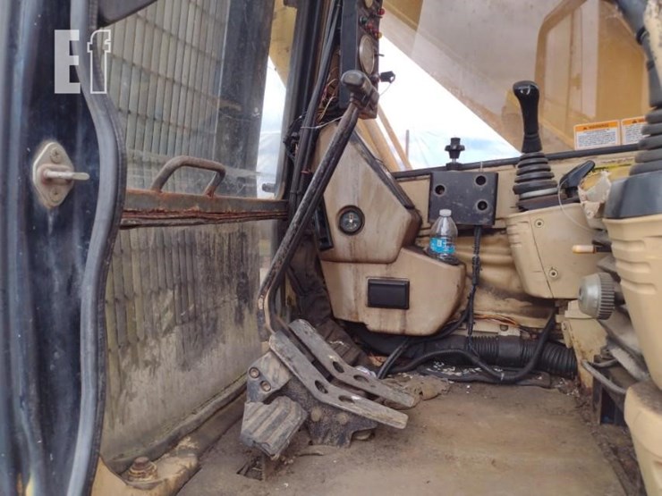caterpillar-322l-image-12
