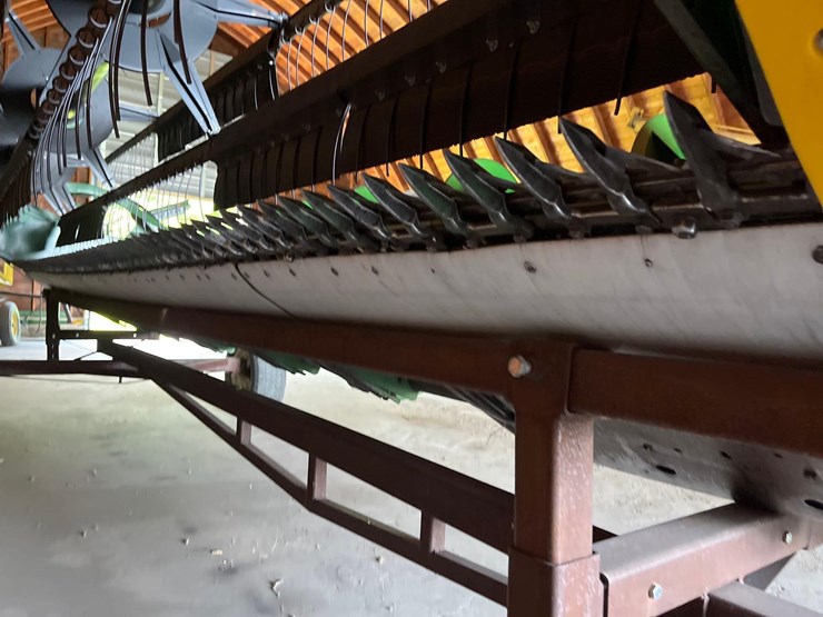 john-deere-220-image-15