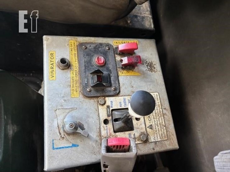 2006-kenworth-t800-image-13