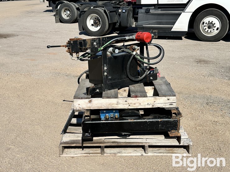 holland-5th-wheel-hydraulic-lift-image-2