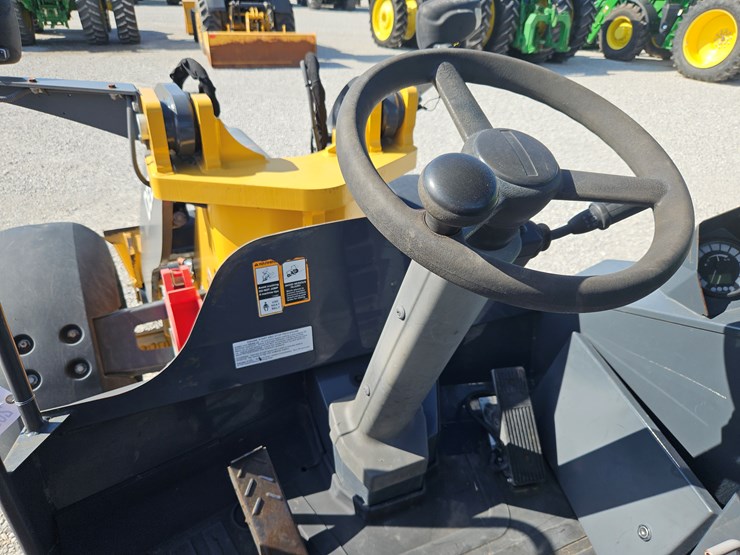 2022-deere-204l-image-13