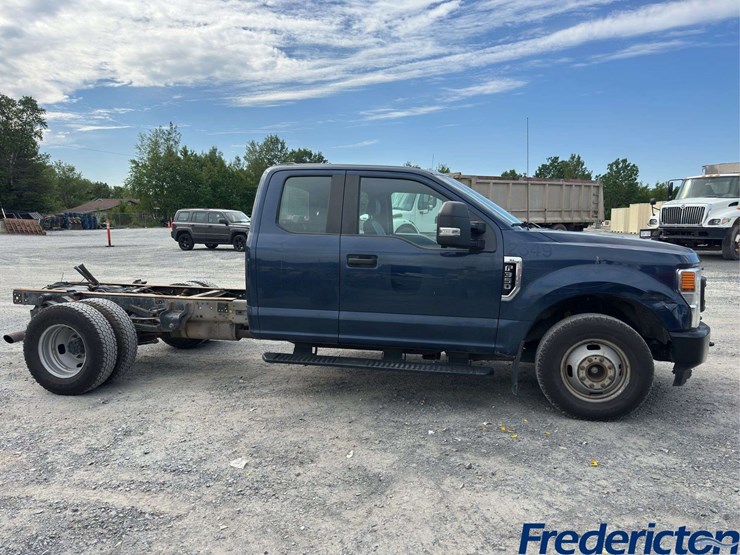 2020-ford-f350-xl-image-8
