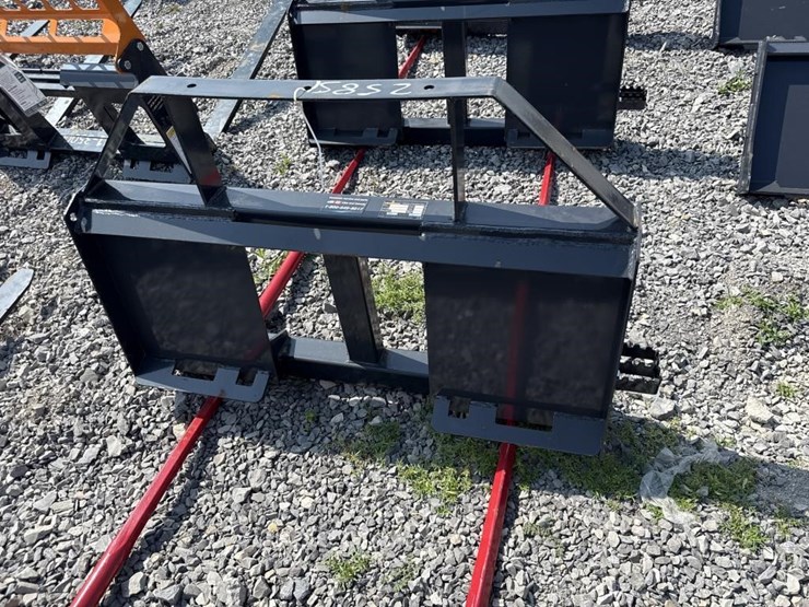 land-honor-skid-steer-bale-spear-image-2