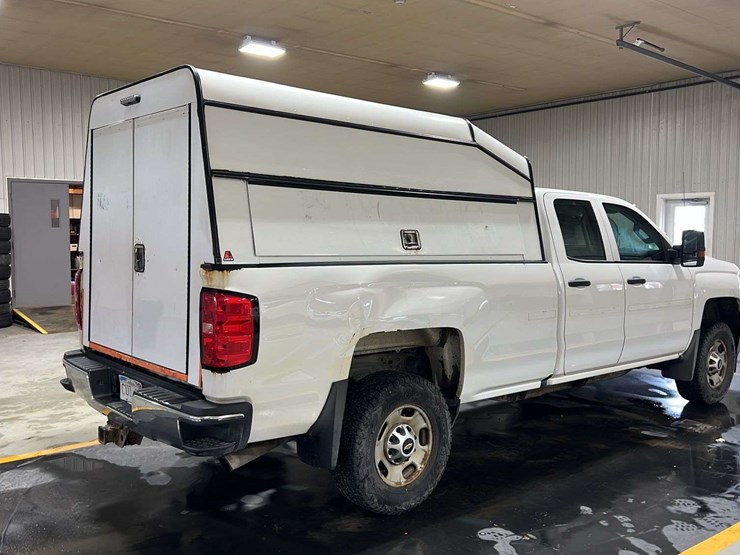 2018-chevrolet-silverado-2500hd-image-5