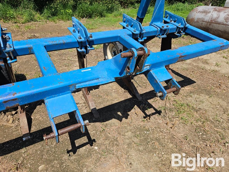 5-shank-3-pt-ripper-w/adjustable-gauge-wheels-image-10