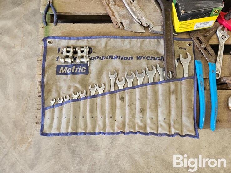 pallet-of-misc.-tools,-parts,-&-fasteners-image-13
