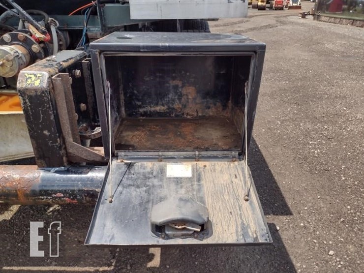 2019-peterbilt-567-image-41