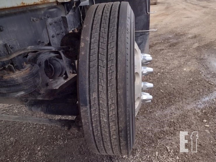 2016-peterbilt-367-image-35
