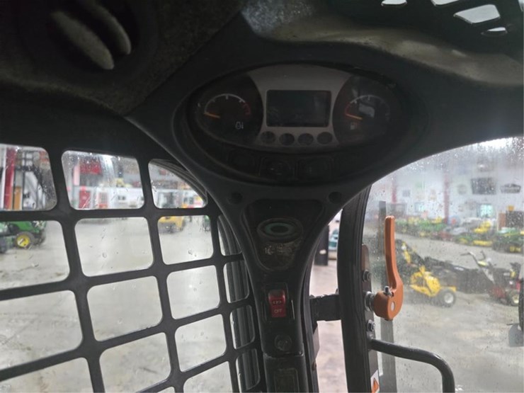 2013-bobcat-s750-image-19