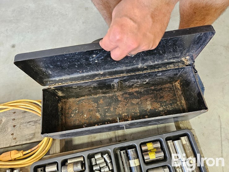 pallet-of-misc.-tools,-parts,-&-fasteners-image-5