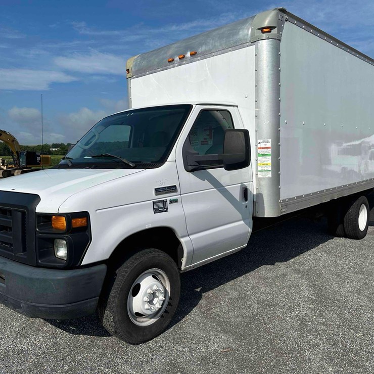 2013 FORD E350