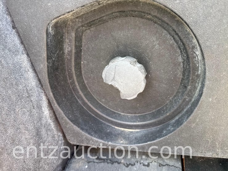 2005-john-deere-8320-image-12