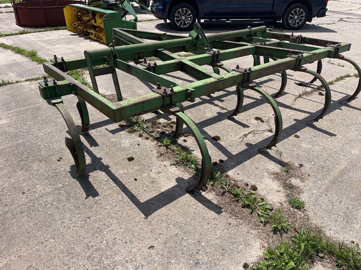 john-deere-chisel-plow-image-4