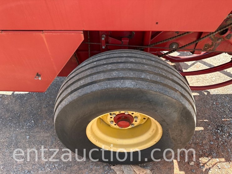 new-holland-326-image-10