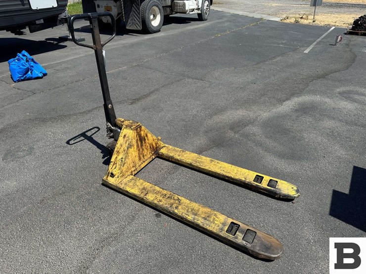 pallet-jack-image-1