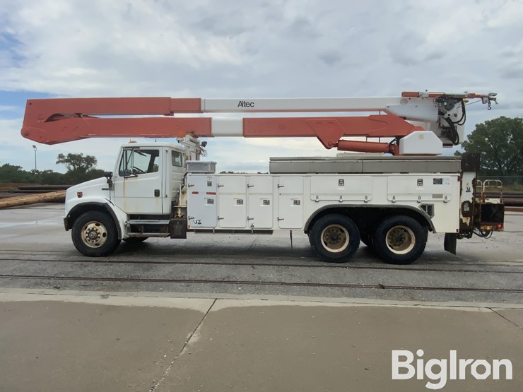 2003-freightliner-fl80-image-16