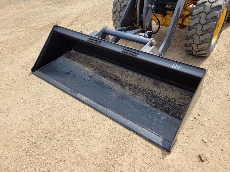 deere-204l-image-2