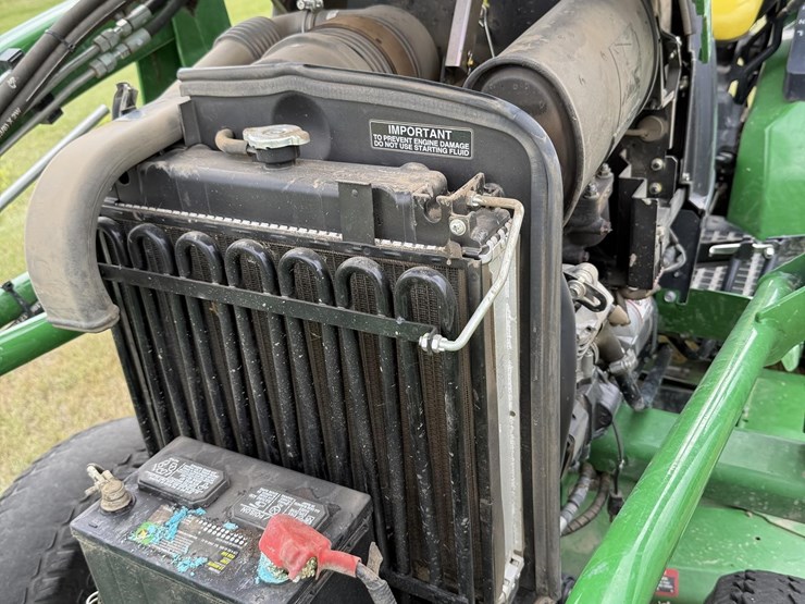 2010-john-deere-2720-image-18