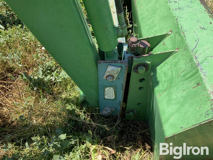 john-deere-146-image-17