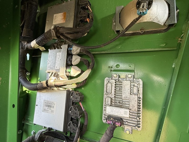 2021-john-deere-s780-image-43