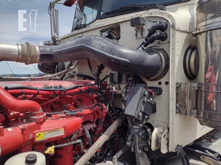 peterbilt-389-image-22