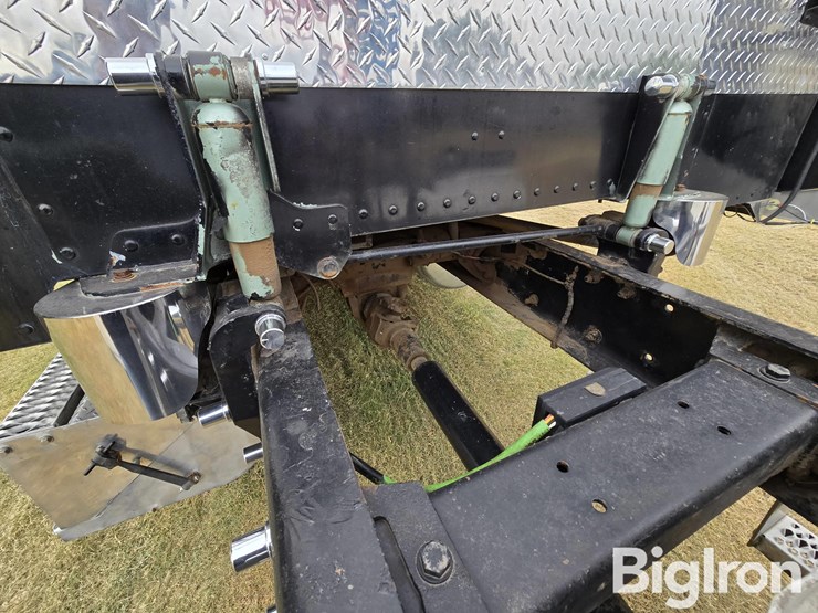2001-peterbilt-378-image-18