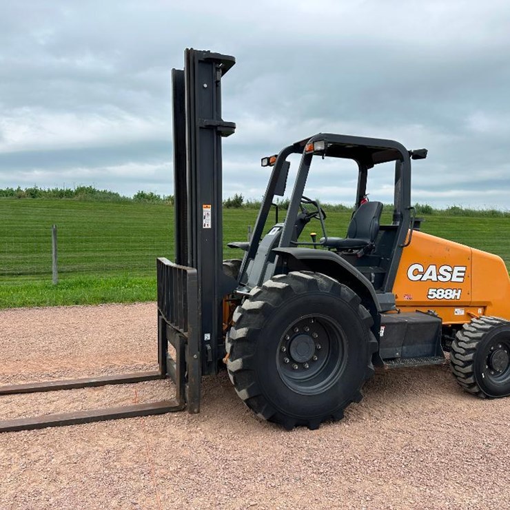 2019 CASE 588H