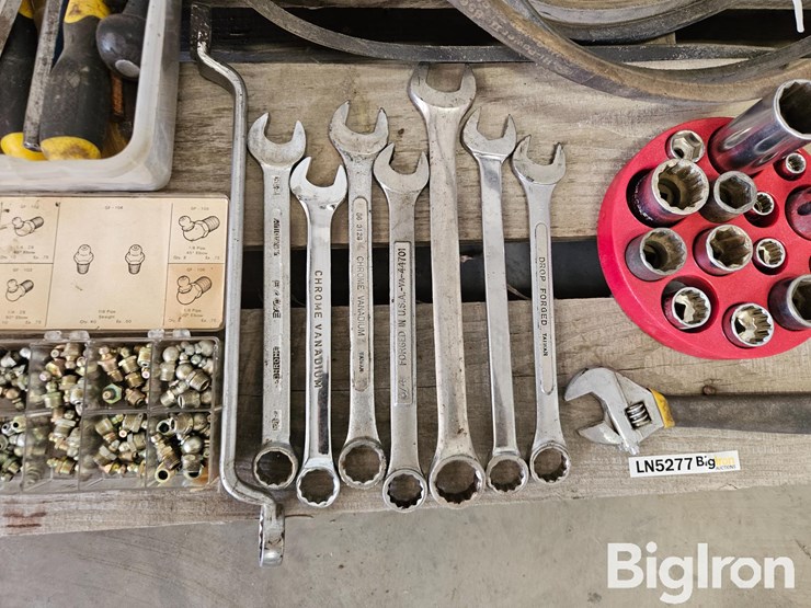 pallet-of-misc.-tools,-parts,-&-fasteners-image-10