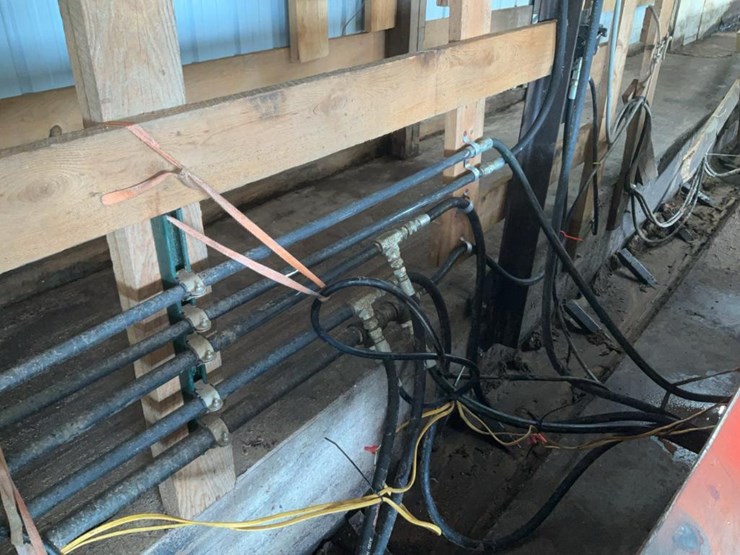#122-•-hydraulic-lines,-pumps-and-tank-image-34