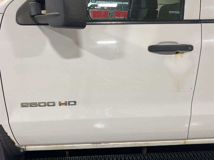 2016-chevrolet-silverado-2500hd-image-28